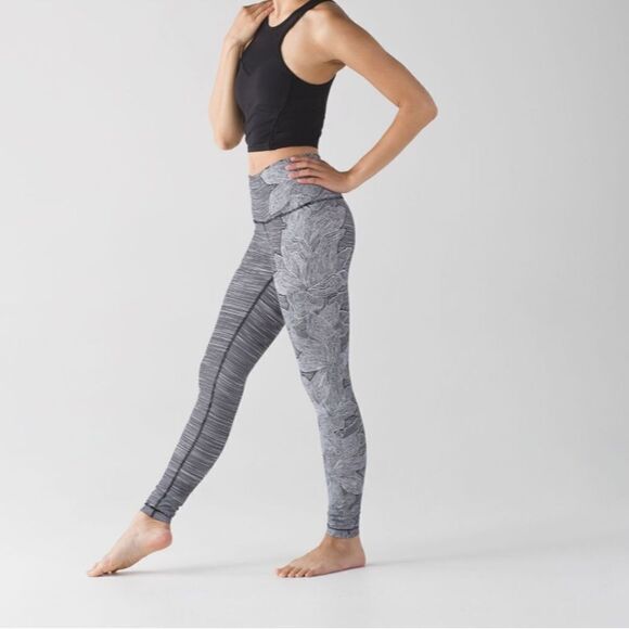Lululemon Wunder Under Pant Grey Floral
Dottie Tribe leggings size 4 - Picture 3 of 10